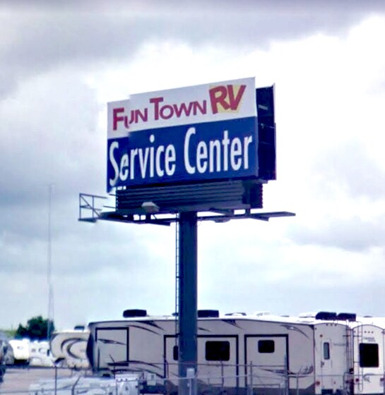 More Photos Of 112 E Industrial Blvd, Cleburne Warehouse For Sale