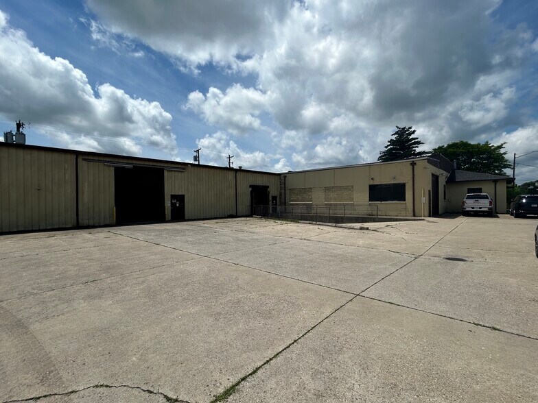 More Photos Of 2019 W Lusher Ave, Elkhart Warehouse For Sale