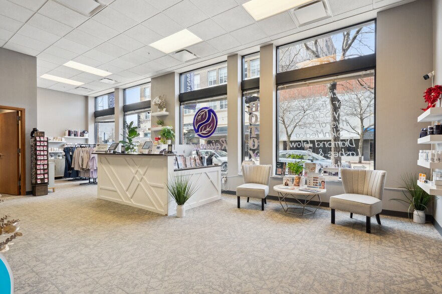 More Photos Of 212-218 E 4th St, Waterloo Loft Creative Space For Sale