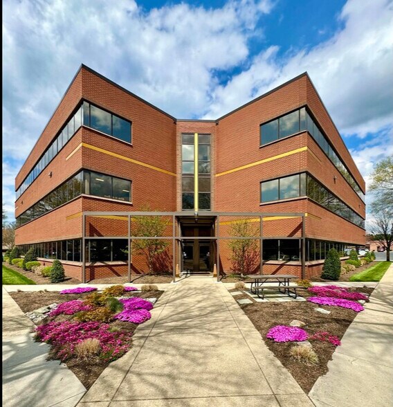 More Photos Of 2127 Espey Ct, Crofton Medical For Lease