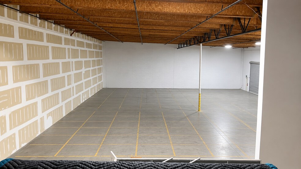 More Photos Of 8594 Siempre Viva Rd, San Diego Manufacturing For Lease