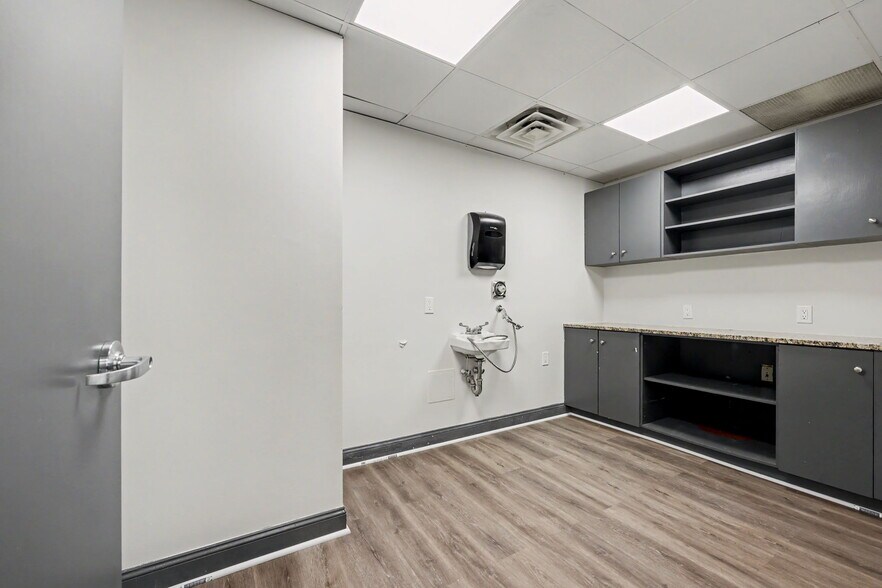 More Photos Of 7 Riversville Rd, Greenwich Medical For Lease