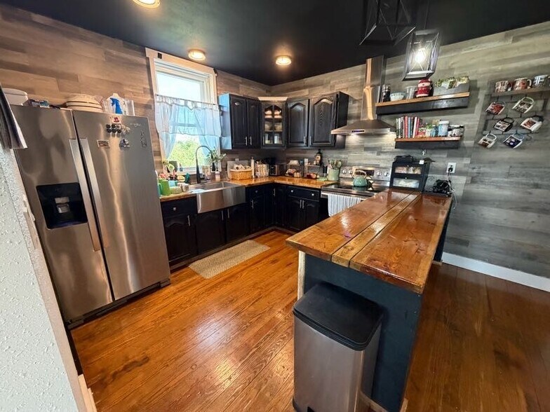 More Photos Of 244 N Main St, Monticello Flex For Sale