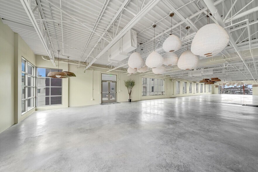 More Photos Of 2210-2280 Newport Blvd, Newport Beach Apartments For Lease