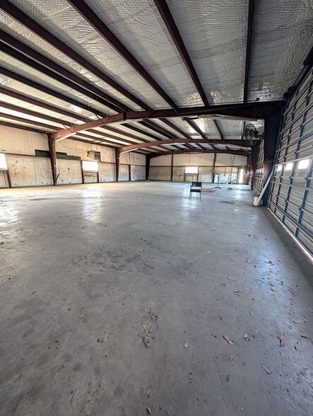 More Photos Of 206 Beall St, Kilgore Industrial For Sale