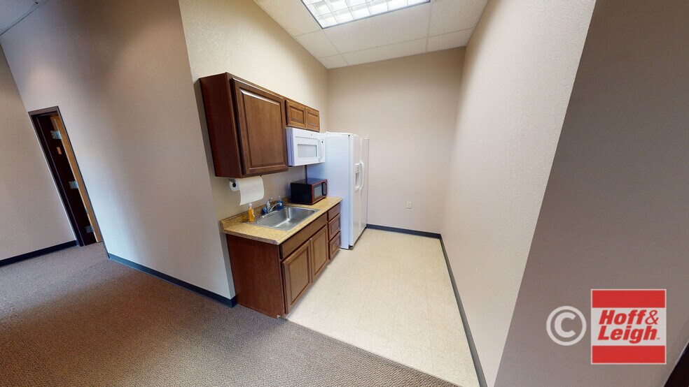 More Photos Of 4615 Town Center Dr, Colorado Springs Warehouse For Lease
