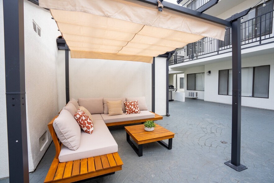 More Photos Of 1318 N Mansfield Ave, Los Angeles Apartments For Sale