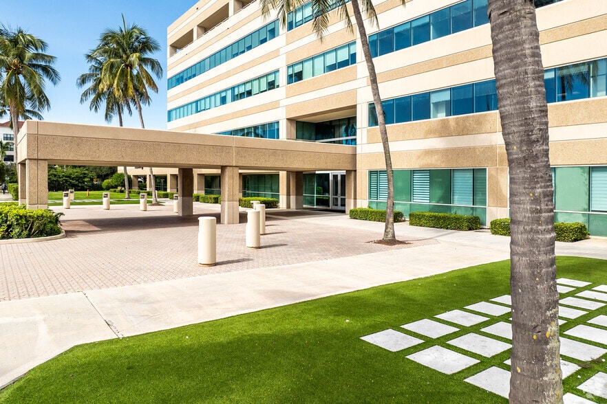 More Photos Of 900 Broken Sound Pky NW, Boca Raton Office For Lease