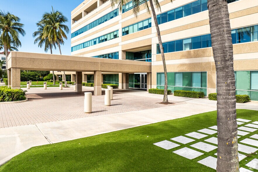 More Photos Of 900 Broken Sound Pky NW, Boca Raton Office For Lease
