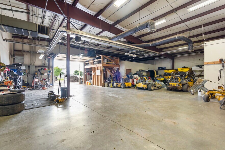 More Photos Of 5410 S Daniel St, Battlefield Manufacturing For Sale