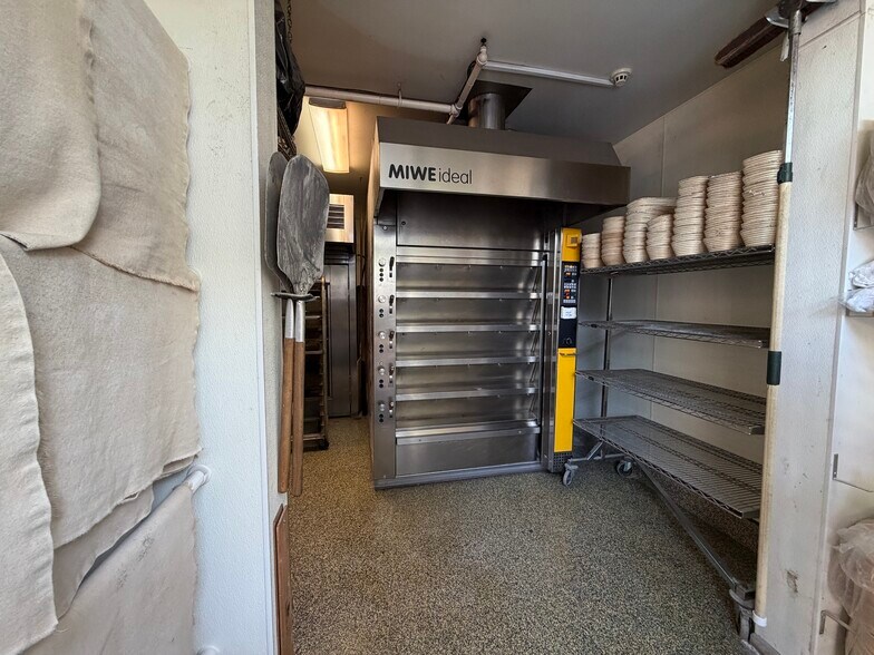 More Photos Of 824 Reddick St, Santa Barbara General Retail For Sale