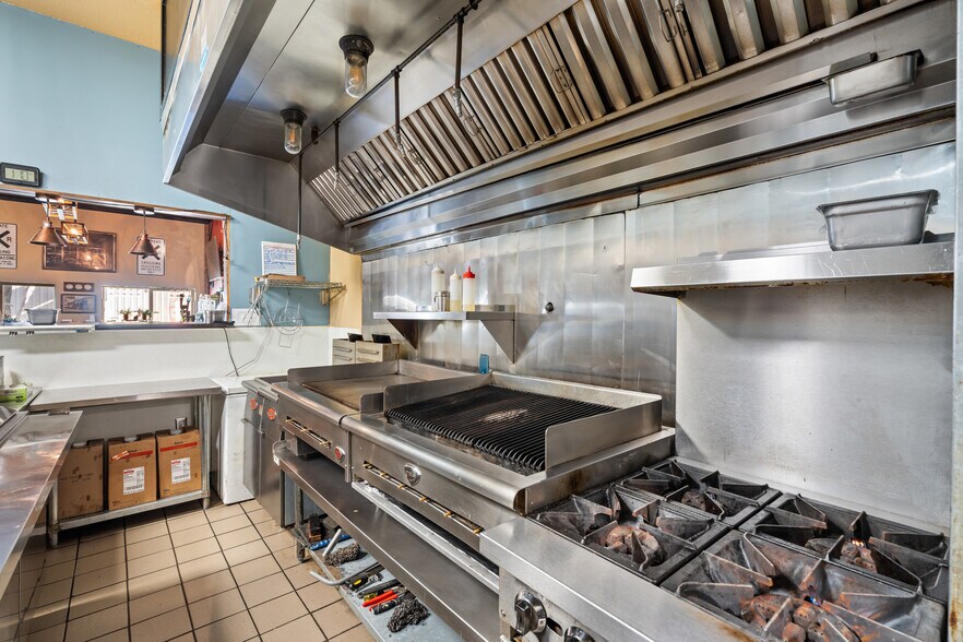 More Photos Of 401 Oak St, Brookings Specialty For Sale