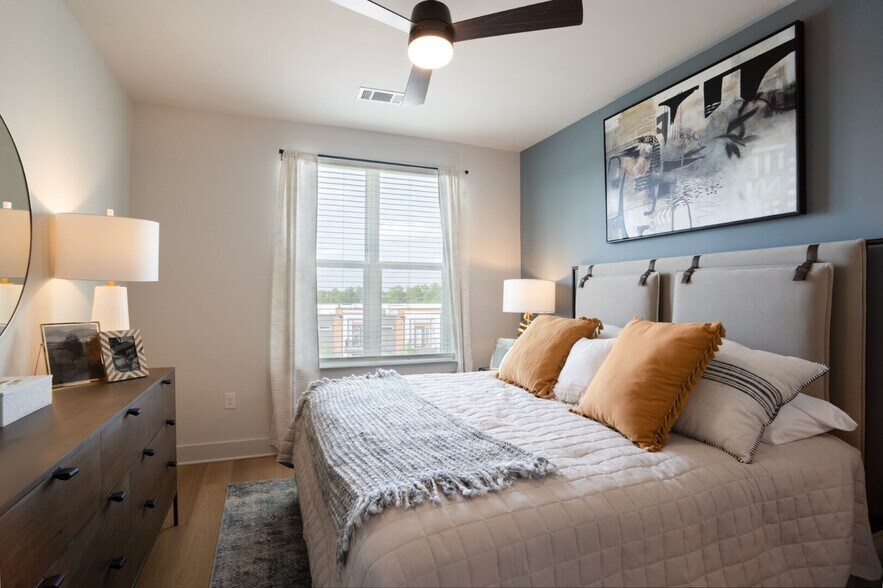 More Photos Of 930 W Mallard Creek Church Rd, Charlotte Apartments For Lease