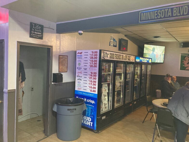 More Photos Of 220 Towner Ave, Larimore Flex For Sale