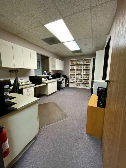 More Photos Of 44215 15th St W, Lancaster Medical For Lease