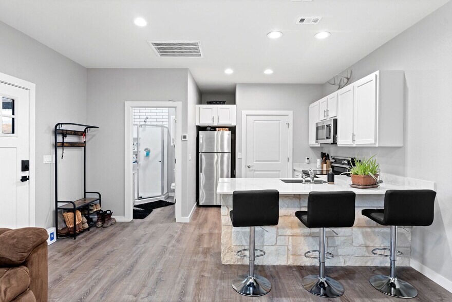 More Photos Of 20 Tate Ln, Round Rock Apartments For Sale