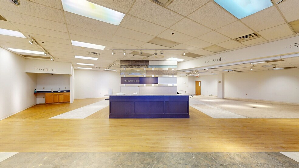 More Photos Of 6305 Middlesex Mall, South Plainfield Unknown For Lease