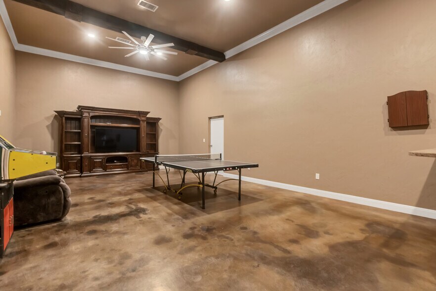 More Photos Of 1525 N Avenue D, Odessa Flex For Sale