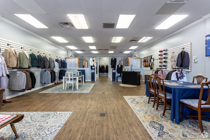 More Photos Of 1701 Rollins Way, Columbus Freestanding For Sale