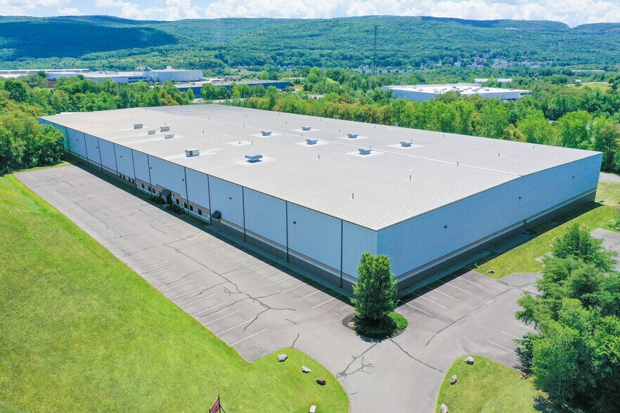More Photos Of 175 New Commerce Blvd, Hanover Township Manufacturing For Lease