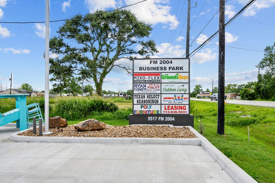 More Photos Of 5517 Fm 2004 Rd, Hitchcock Industrial For Lease