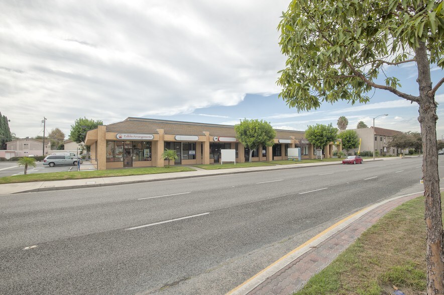 More Photos Of 4272-4390 Katella Ave, Los Alamitos Unknown For Lease