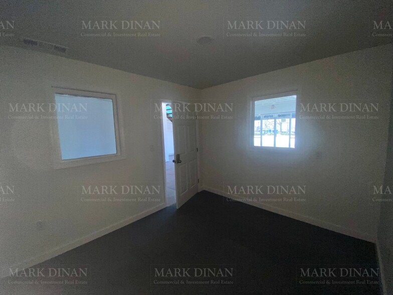 More Photos Of 3186 Pelham Pky, Pelham General Retail For Lease