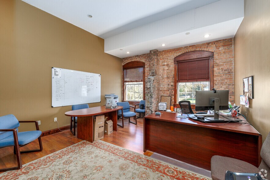 More Photos Of 3420 Maple Ave, Pulaski Warehouse For Sale