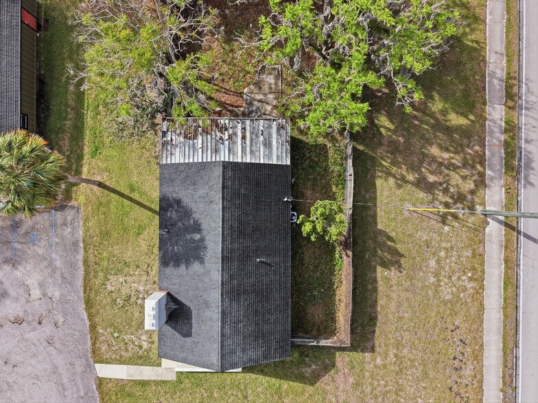 More Photos Of 1036 Camphor Ln, Deland General Retail For Sale