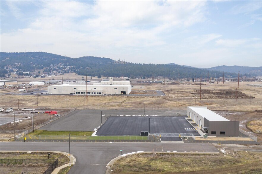 More Photos Of 19407 E Garland Ave, Spokane Valley Warehouse For Lease