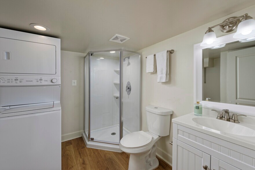 More Photos Of 17 S Madison St, Middleburg Storefront Retail Residential For Sale