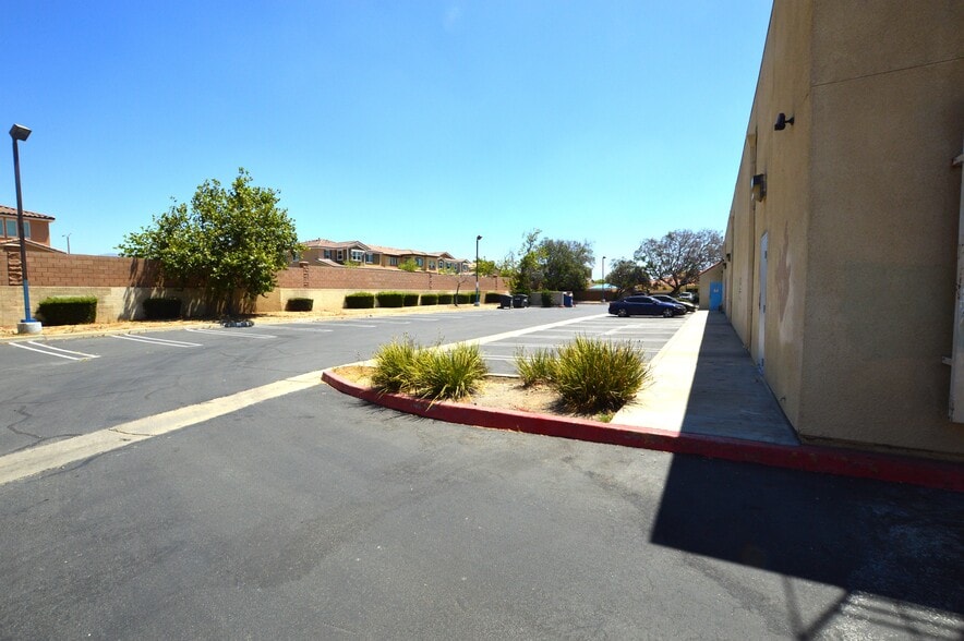 More Photos Of 630-678 W Base Line Rd, Rialto Unknown For Lease