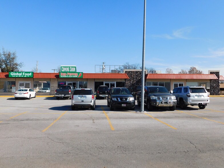 More Photos Of 1901-1921 NW Sheridan Rd, Lawton Restaurant For Sale