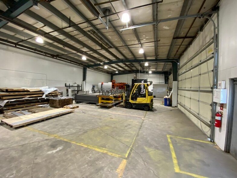 More Photos Of 500 E Illinois St, Newberg Manufacturing For Lease