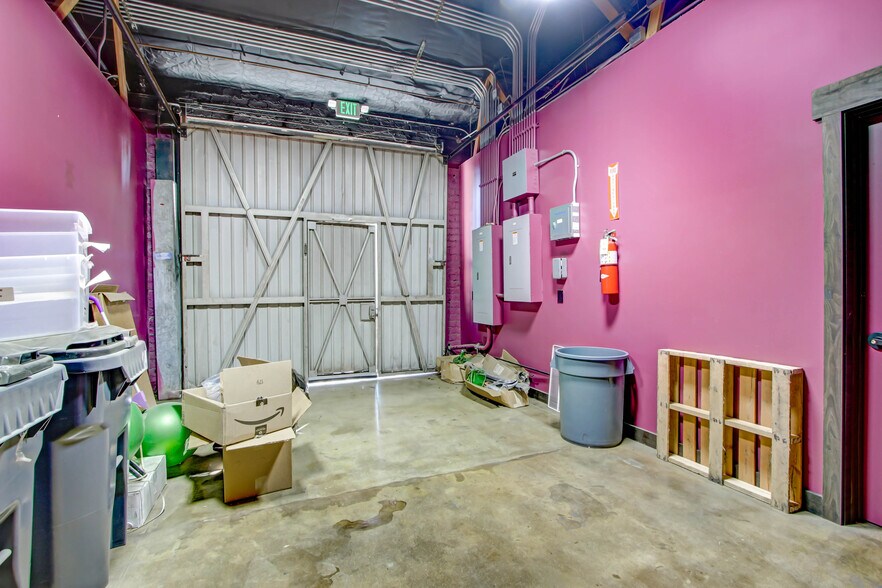 More Photos Of 14526 Erwin St, Van Nuys Warehouse For Sale