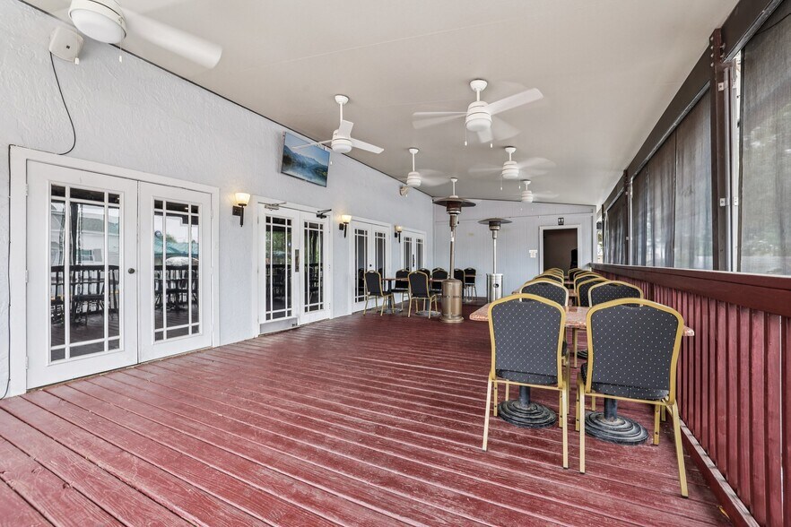 More Photos Of 801 W Montrose St, Clermont Restaurant For Sale