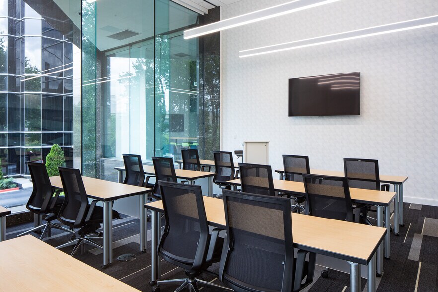 More Photos Of 400 Interstate N Pky SE, Atlanta Office For Lease