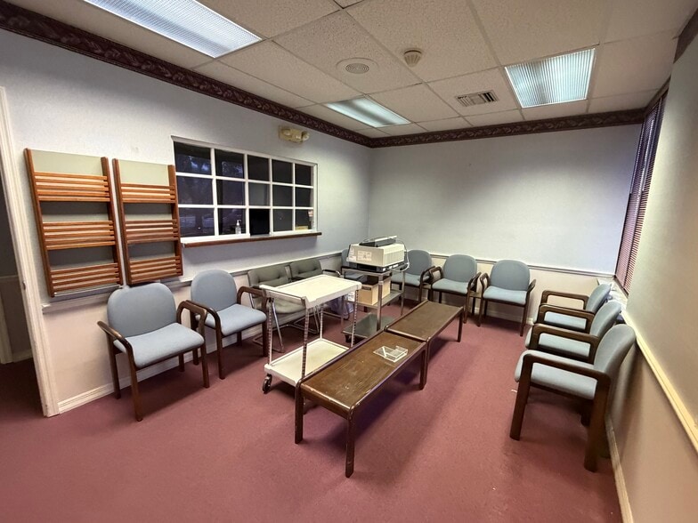 More Photos Of 1831 N Belcher Rd, Clearwater Medical For Sale