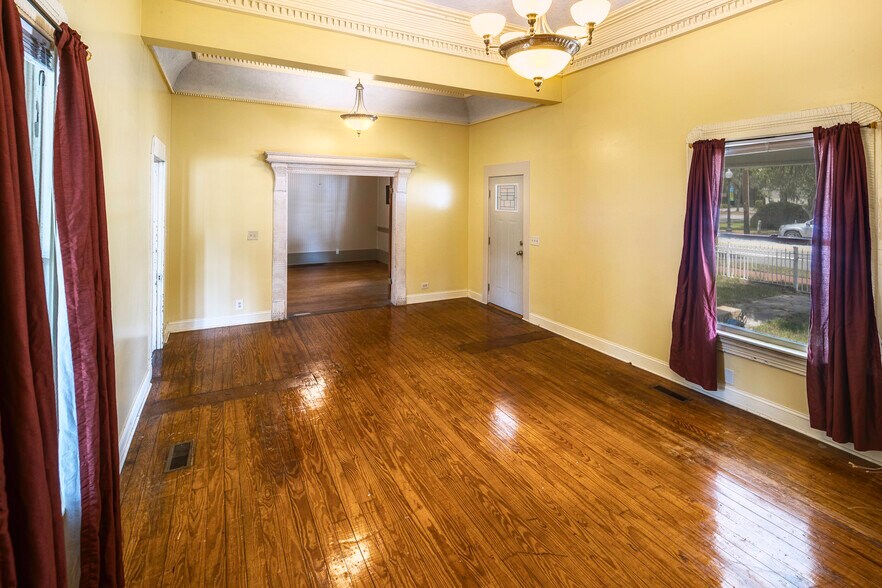 More Photos Of 290 E King Ave, Kingsland Office For Sale