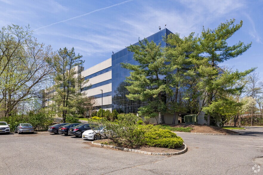More Photos Of 695 US Highway 46, Fairfield Office For Lease