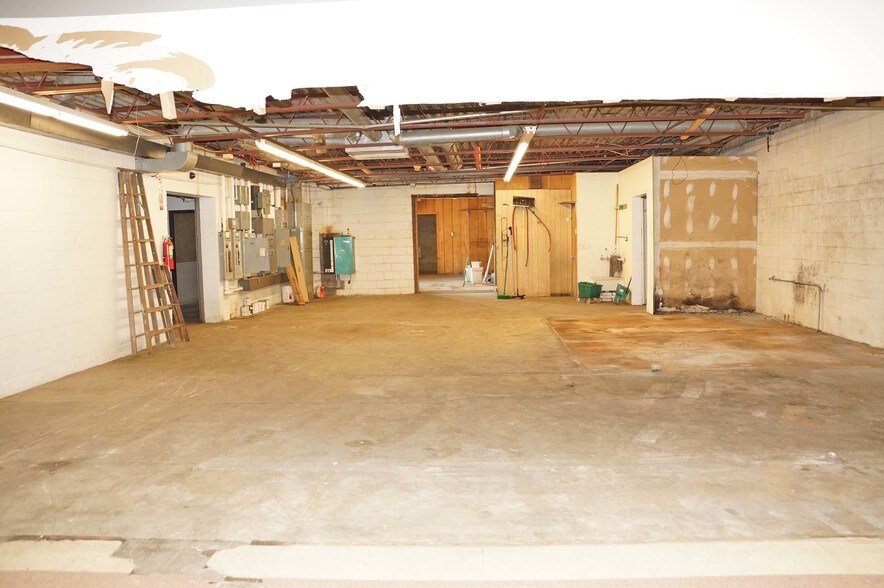 More Photos Of 130 S Main St, Fredericktown Storefront For Sale