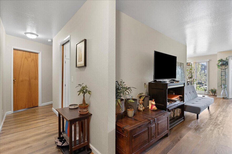 More Photos Of 561 Oakland Ave, Oakland Apartments For Sale