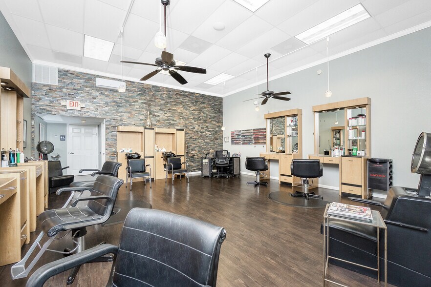 More Photos Of 20020 Veterans Blvd, Port Charlotte Office For Sale