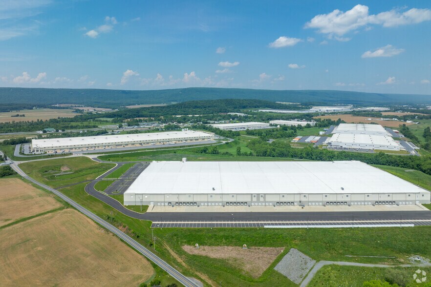 More Photos Of 200 Central Blvd, Myerstown Warehouse For Lease