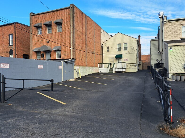 More Photos Of 136 E Grand River Ave, Brighton Office For Lease