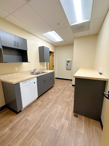 More Photos Of 5121 Skyline Village Loop S, Salem Medical For Sale