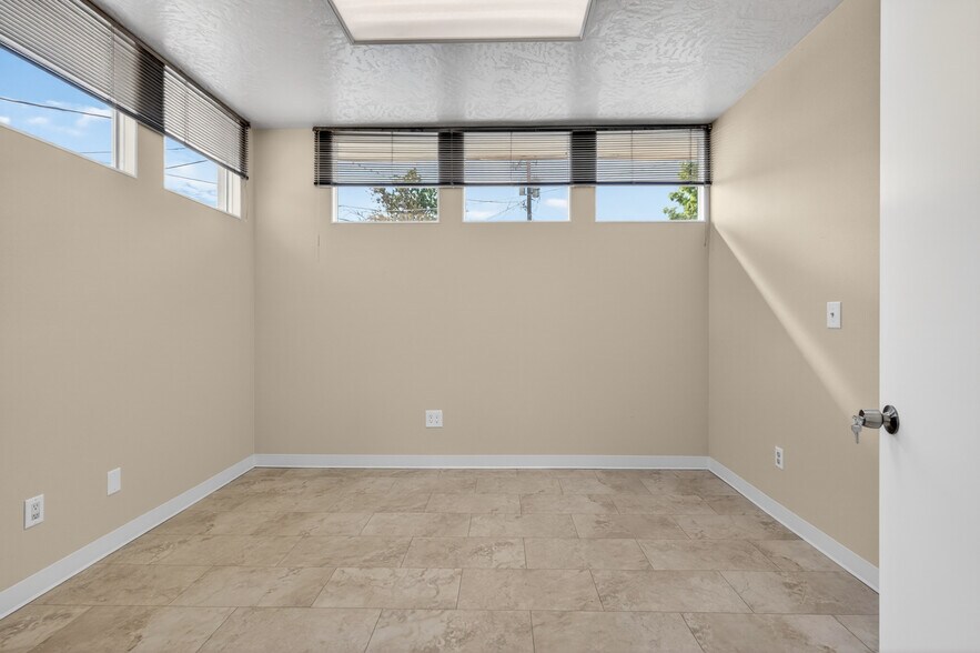 More Photos Of 619 Diagonal St, Clarkston Medical For Sale