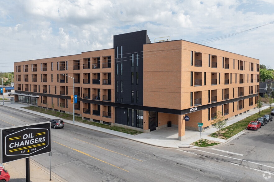 Primary Photo Of 900 Leonard St NW, Grand Rapids Apartments For Lease