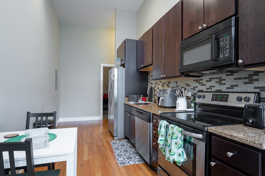 More Photos Of 3140 S Indiana Ave, Chicago Apartments For Sale