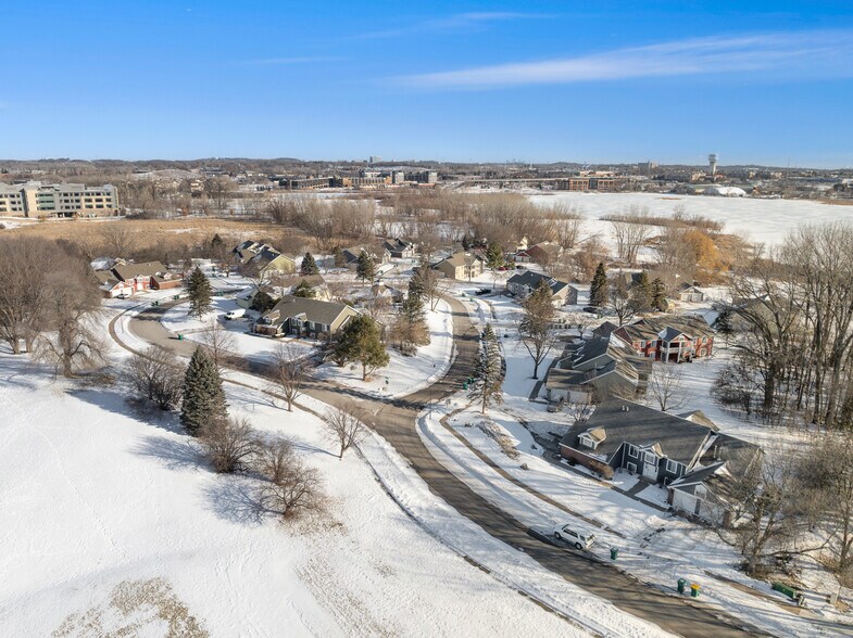 More Photos Of 8254 Windsong Dr, Eden Prairie Apartments For Sale